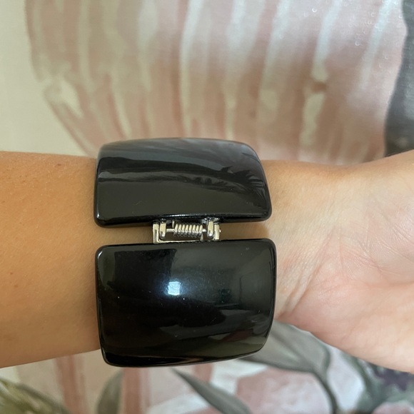 Black acrylic wide magnet statement bracelet with crystals silver - Picture 3 of 7